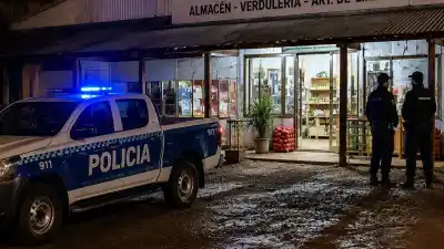 Entraron armados a un comercio de Palma Sola y escaparon con una fuerte suma de dinero