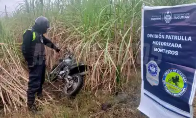 Escapó a pie entre los cañaverales: recuperan una moto robada hace 10 años en Monteros