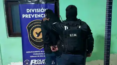 Detuvieron a un hombre en Las Termas y lo que descubrieron al revisar sus datos dejó helados a los policías