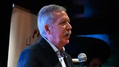 El gobernador Suárez se sumó a un cocktail solidario y lo que dijo sobre la fundación emociona a todos