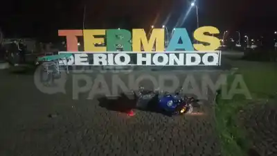 Perdió el control de su moto en una avenida de Las Termas y el impacto lo dejó en terapia intensiva