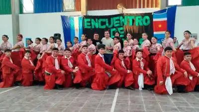 El intendente Ruiz llegó al Polideportivo de Clodomira y lo que pasó con las familias emocionó a todos
