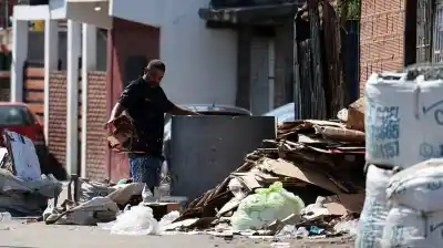 ¿Alcanza el sueldo? La cifra exacta que necesitó una familia en mayo para no caer en la pobreza