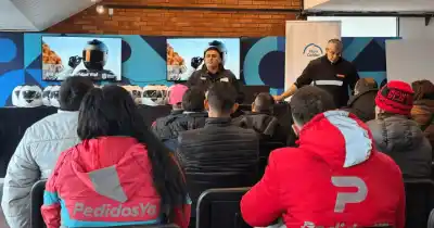 Capacitaron a repartidores de plataformas y lo que recibieron al finalizar dejó a todos sorprendidos