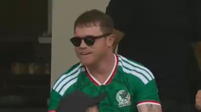 Del enojo con Messi al festejo en el Azteca: la increíble reacción de Canelo Álvarez en el debut de México