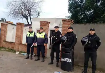Salió con un revólver a enfrentar a los operarios de EDET: el insólito episodio en Villa Quinteros