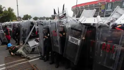 México vs. Sudáfrica: la protesta que estalló en las puertas del Azteca mientras se jugaba el partido