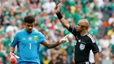 Tres rojas en un partido: el insólito récord que dejó el México vs. Sudáfrica en el Mundial 2026