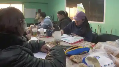 Entre basura y libros: la insólita escuela que funciona en uno de los vertederos más contaminantes del mundo