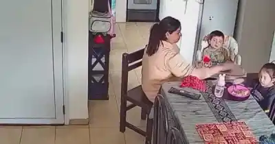 Filmó a la niñera mientras golpeaba a su hija: el video que destrozó a una madre