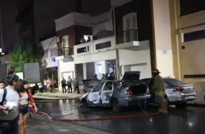Explotó un auto en pleno centro de San Miguel de Tucumán