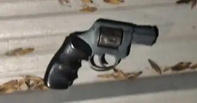 Patrullaban y vieron a un joven sospechoso: lo que encontraron escondido en el barrio