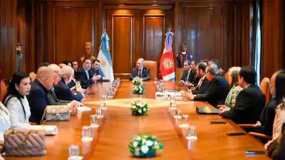 El gobernador recibió a una comitiva internacional y lo que se habló en Casa de Gobierno sorprende a todos