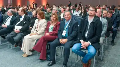 La intendente Fuentes en el Foro de Economías Regionales: ¿qué se debatió a puertas cerradas?