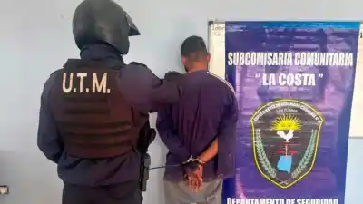 Lo buscaban por varios robos y escapó corriendo: la policía lo alcanzó en el barrio Los Flores