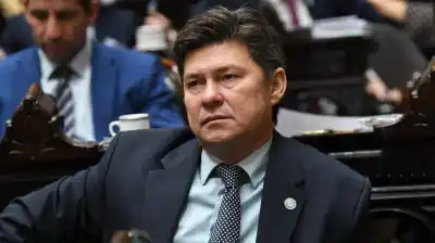 Diputado libertario se lavó las manos ante el escándalo de Adorni: “Solo pondría las manos en el fuego por Milei”