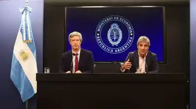 Las cuatro estrategias del Gobierno para conseguir los dólares que necesita antes del 9 de julio