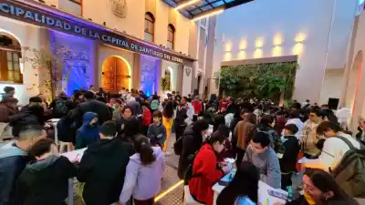Intercambiaron figuritas del Mundial 2026 en la explanada municipal y lo que pasó superó todas las expectativas