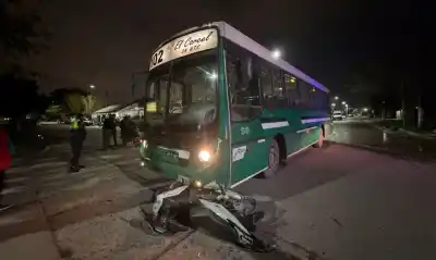 Chocó contra un colectivo en Banda del Río Salí y terminó internado de urgencia