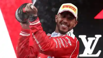Hamilton se llevó el GP de Barcelona con una victoria de película y un final de infarto
