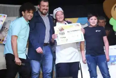 ¡Monteros coronó a ” Mis 4 Hermanos como “El Mejor Sándwich de Milanesa”!