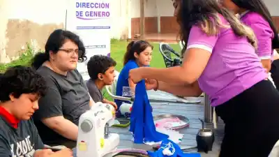 Lanzan un taller de costura gratuito en La Banda y el detalle que pocos esperaban