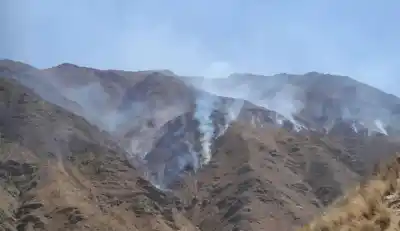 ¡Alerta! Incendio devora el Cerro Quilmes