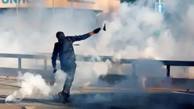Estalló la violencia en Ginebra: manifestantes y policía se enfrentan a horas del G7