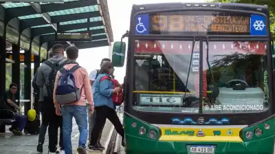 El boleto de colectivo en el AMBA ya no es el mismo: cuánto pagás desde hoy y qué líneas alcanza