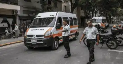 Ni doble fila, ni largas esperas: la campaña que busca ordenar el tránsito frente a las escuelas