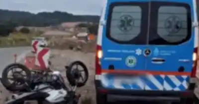 Chocó contra un tacho en la ruta 34, salió despedido y terminó en el hospital