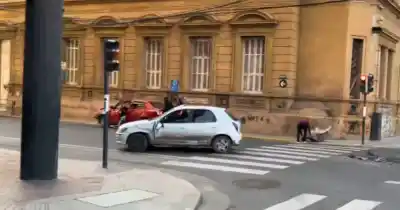 Dos siniestros viales en Rosario: uno por semáforo en rojo y otro por cansancio