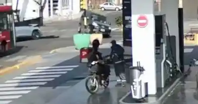 Vuelco en Maipú: una camioneta quedó patas para arriba y la conductora terminó en el hospital