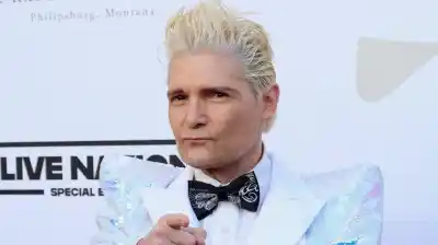 Emergencia en pleno vuelo: internaron de urgencia a Corey Feldman y preocupa su estado