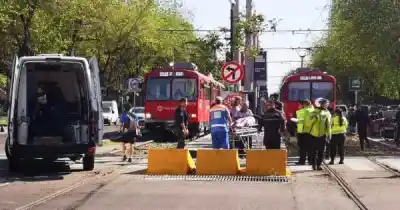Chocó en bicicleta contra el Metrotranvía en Las Heras y terminó con grave traumatismo de cráneo