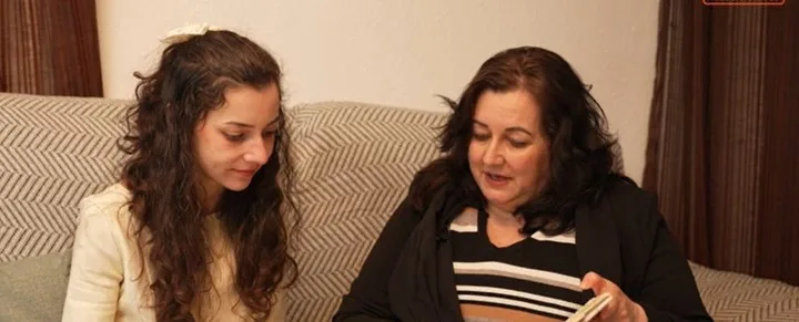 Noelia junto a su madre. Foto: Antena 3