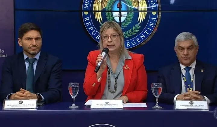 La ministra Monteoliva y el gobernador Pullaro en la conferencia de este miércoles por el caso de San Cristóbal.