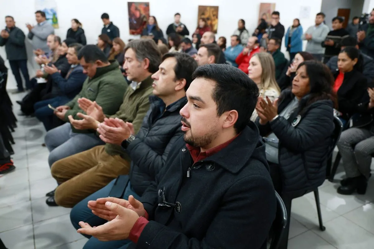 Autoridades durante la presentación