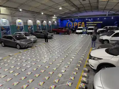 Frenaron dos autos en Barracas y hallaron un cargamento ilegal que llevó a un depósito millonario en Lanús