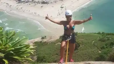 Se resbaló mientras se ponía repelente y cayó al vacío: murió una turista de 59 años en Brasil