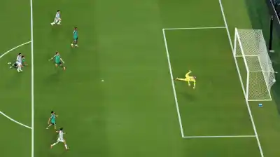 El ángulo del árbitro que muestra el golazo de Messi en el debut mundialista