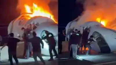 Avioneta cayó sobre una autopista en Texas, se incendió y dejó un muerto: las dramáticas imágenes del rescate