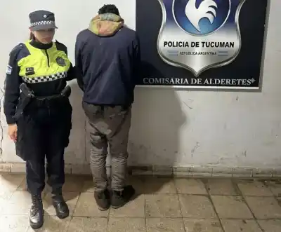 Vecinos de Alderetes se hartaron de los robos y atraparon a un ladrón que se llevaba hasta los inodoros