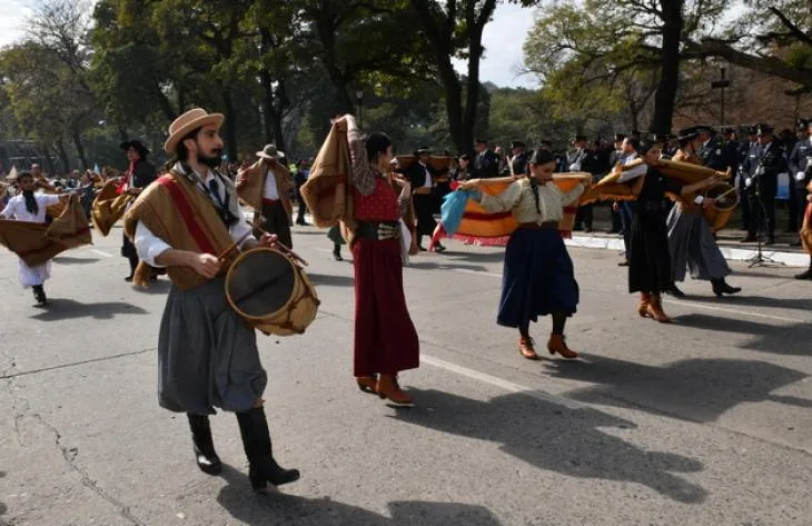 Gauchos en desfile