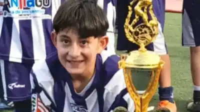 Tragedia en un potrero de La Banda: un pelotazo en el pecho le costó la vida a un juvenil de 14 años