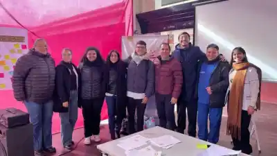 ¿Tan inofensivo como crees? Lo que 100 alumnos de Alberdi descubrieron sobre el vapeo