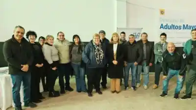 Adultos mayores de Delfín Gallo recibieron capacitación digital del IPSST
