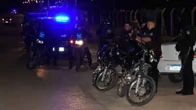 Armados con un cuchillo y piedras: la violenta respuesta de dos hombres al ser detenidos en el Bº Colón