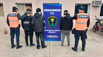Agredieron a un joven en plena madrugada: la Policía encontró algo inesperado entre los detenidos