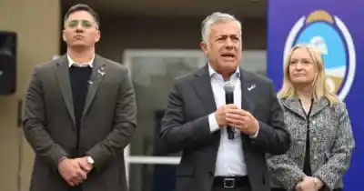 El mensaje de Cornejo a los que aún esperan su casa: “No vamos a dejar de poner recursos”